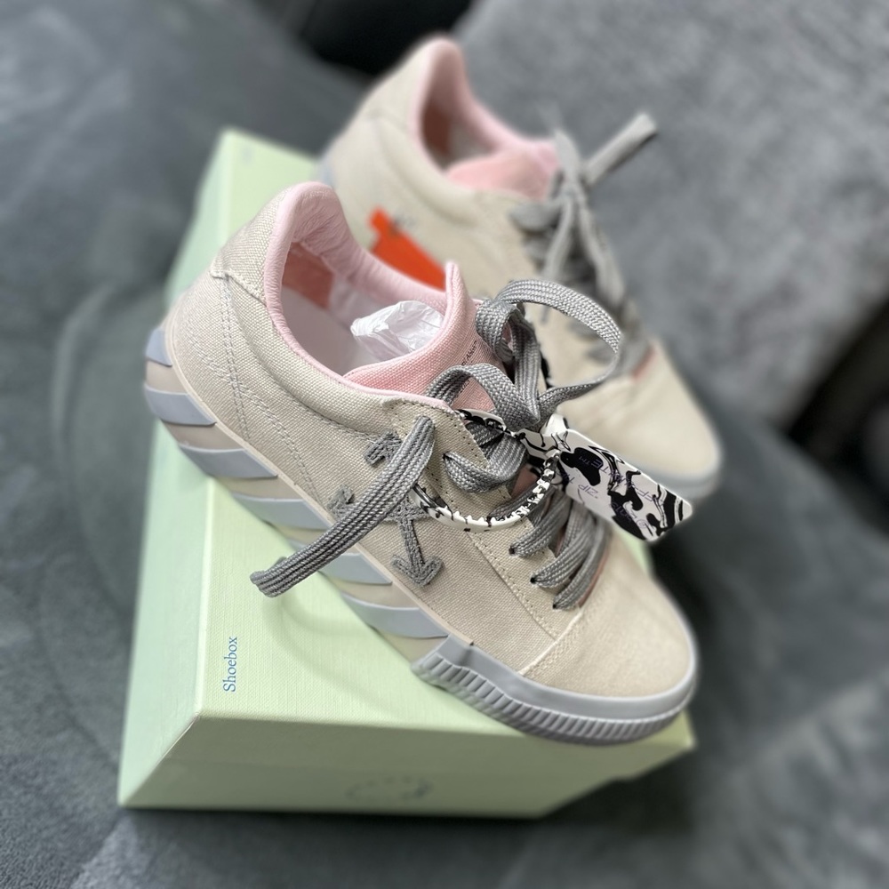 Gray & pink Women OFF-White size 7 sneaker